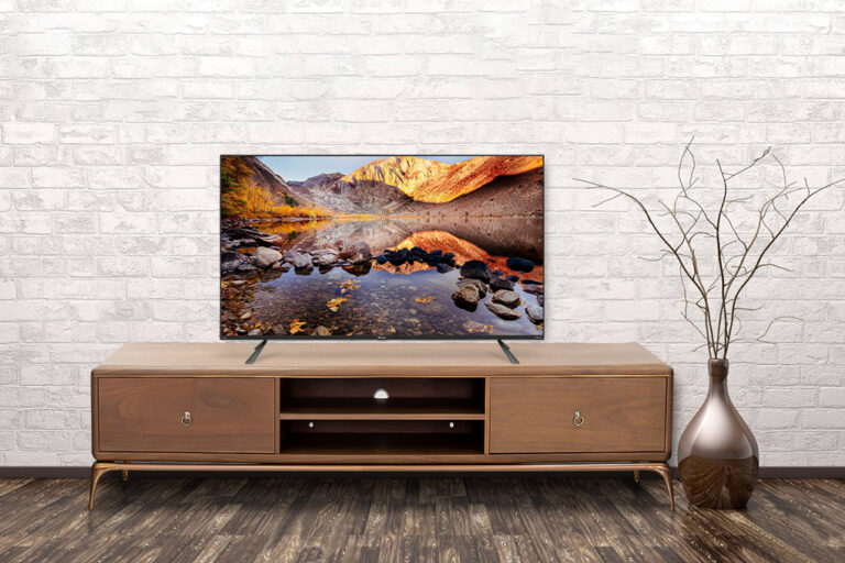 Empty interior of room with vase over brick wall background 3d rendering